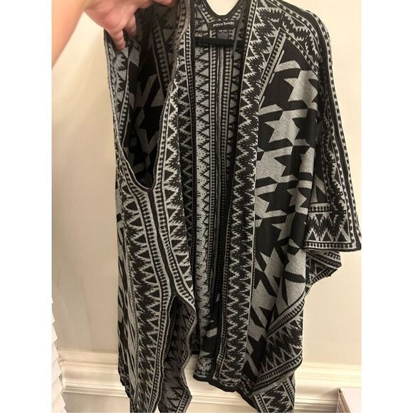 Jealous Tomato houndstooth / Aztec sweater Poncho One size fits all - Picture 4 of 5